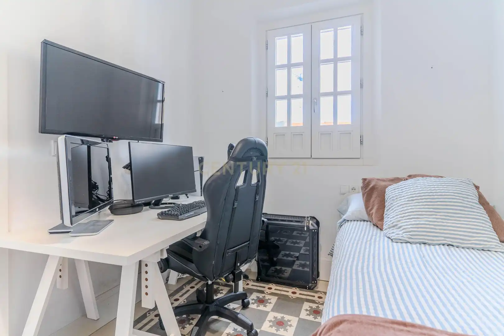 Bedroom of Apartments for sale in Granada  with Oven, Washing machine and Microwave