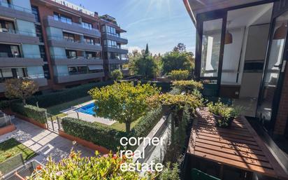 Exterior view of Flat for sale in Sant Cugat del Vallès  with Air Conditioner, Heating and Private garden