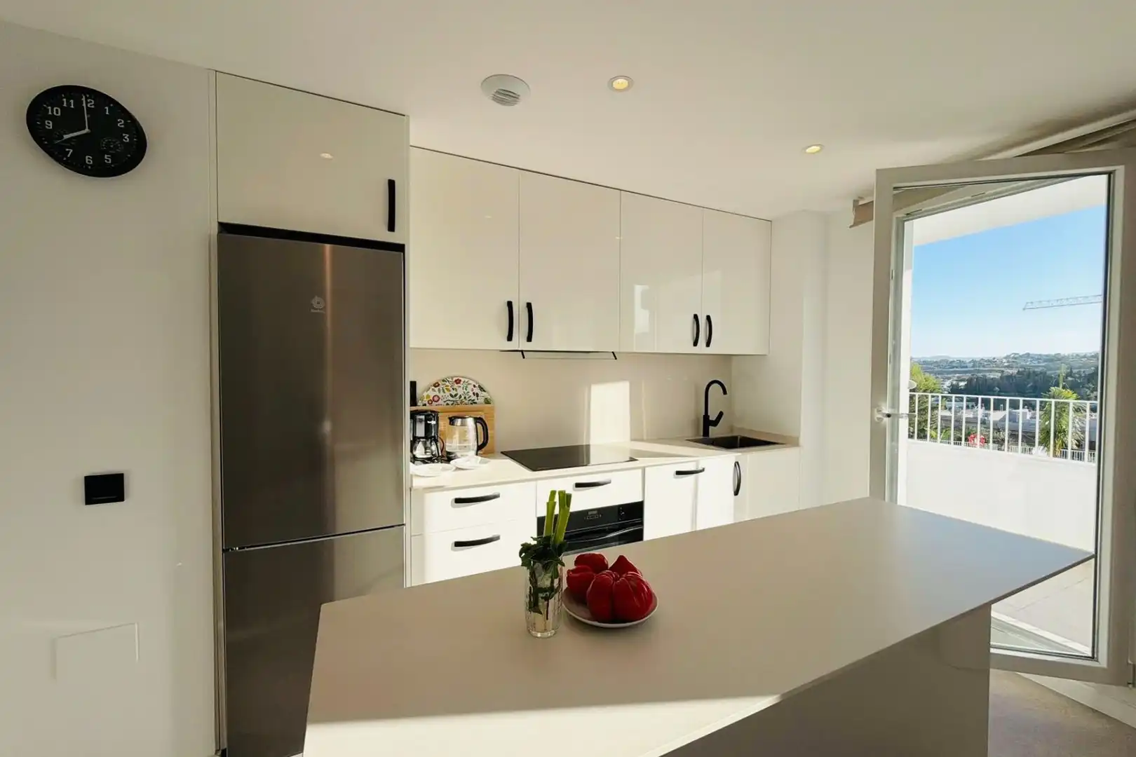 Cuina de Apartament de lloguer en Fuengirola amb Balcó