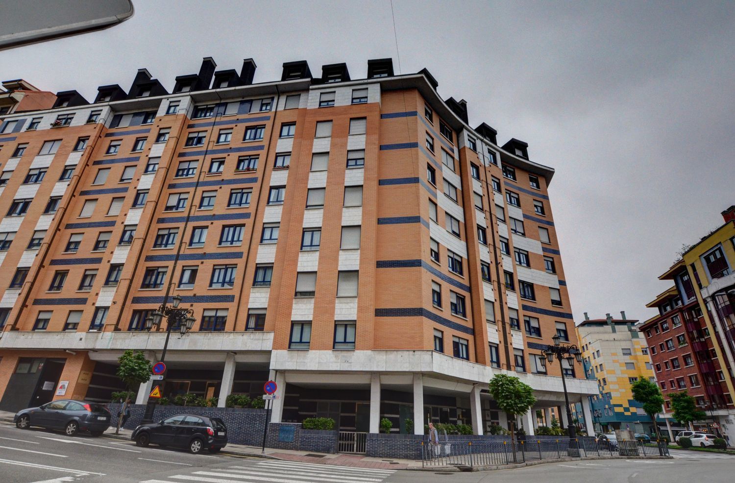 Vista exterior de Piso en venta en Oviedo  con Calefacción, Trastero y Piscina