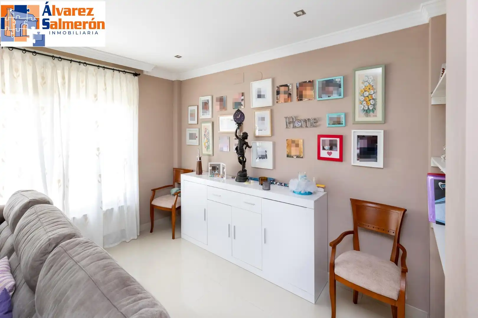 Sala de estar de Casa o chalet en venta en Huétor Vega con Aire acondicionado, Calefacción y Jardín privado