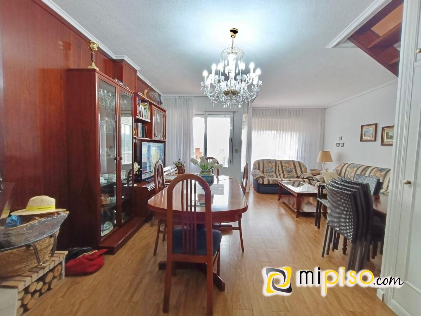 Sala de estar de Casa adosada en venta en Laredo con Terraza