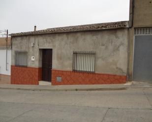 Vista exterior de Casa adosada en venda en Paterna del Campo