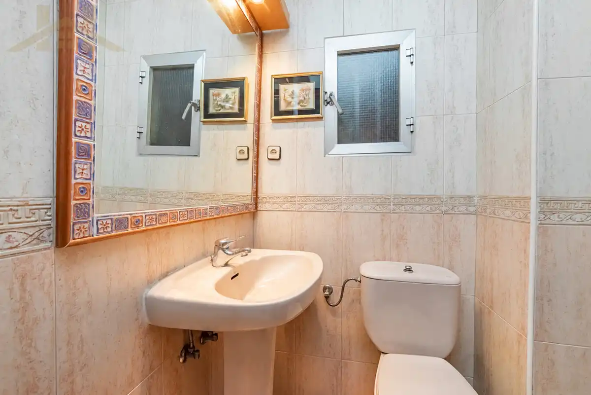 Bathroom of Flat for sale in Madrid  with Air Conditioner, Heating and Terrace