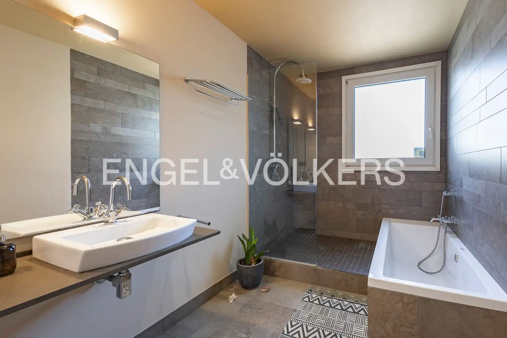 Baño de Casa o chalet de alquiler en Esplugues de Llobregat con Aire acondicionado, Calefacción y Jardín privado