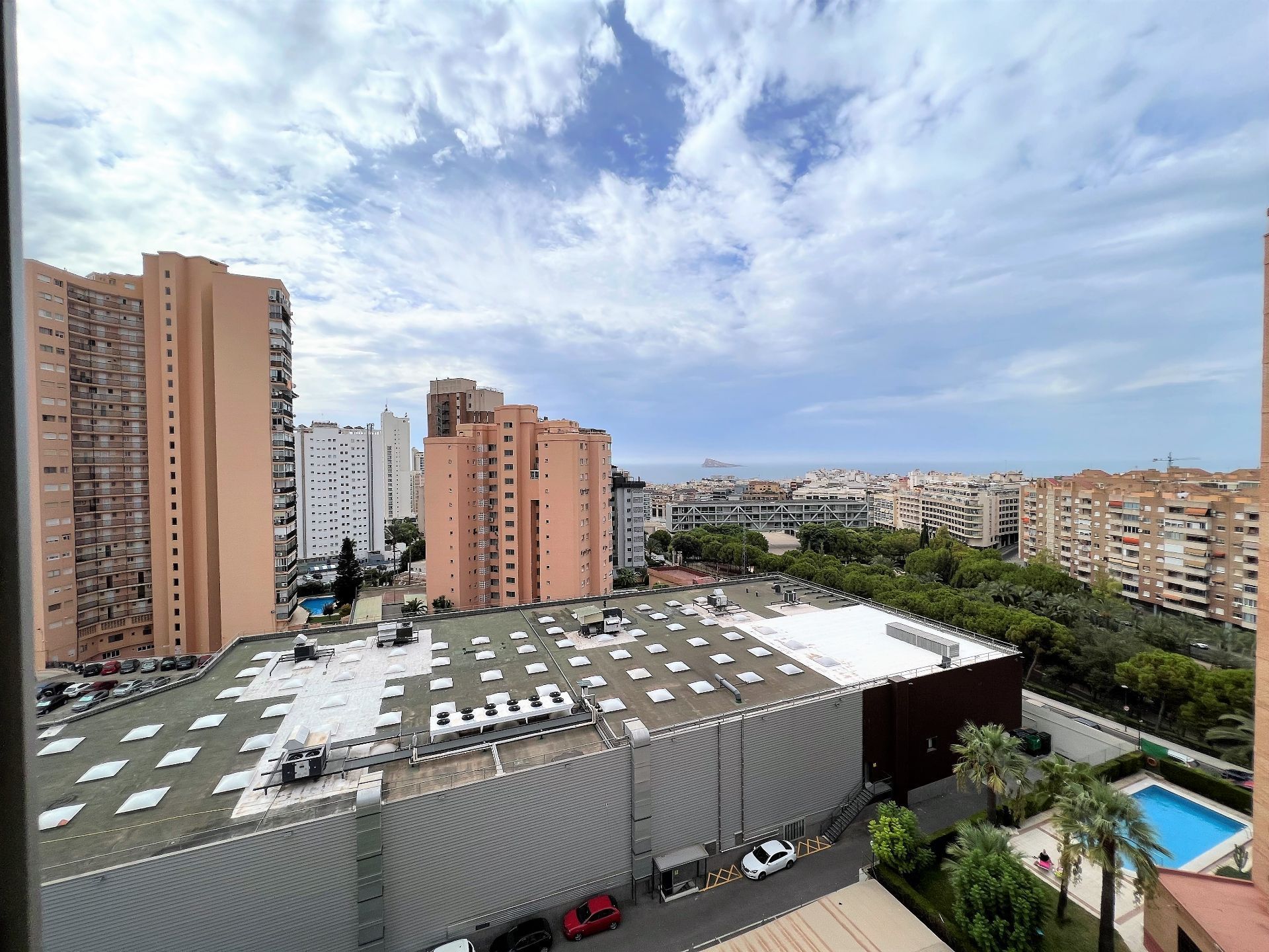 Vista exterior de Pis de lloguer en Benidorm amb Terrassa, Moblat i Piscina comunitària