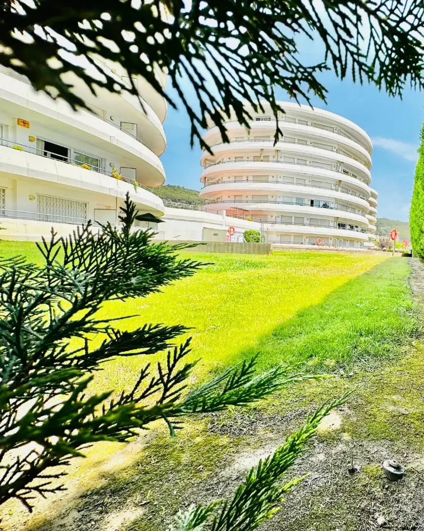 Vista exterior de Piso en venta en L'Estartit con Terraza, Amueblado y Lavadora