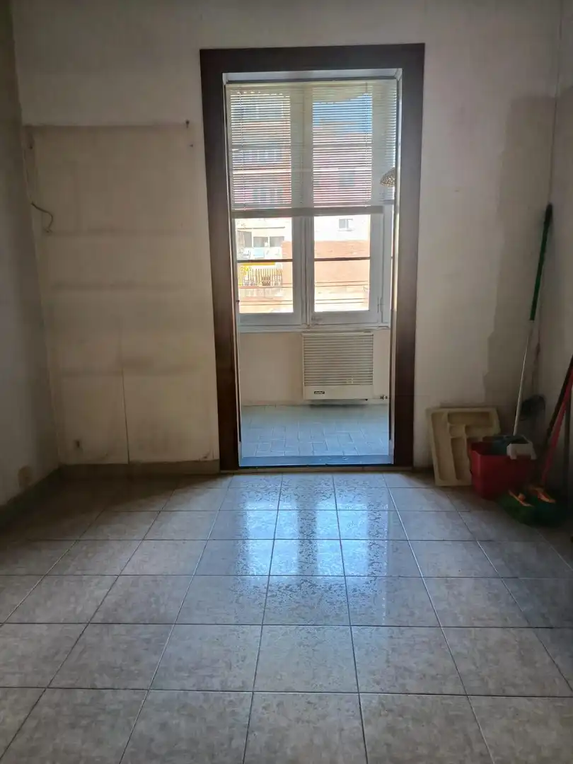 Piso en venta en Barcelona con Calefacción y Balcón