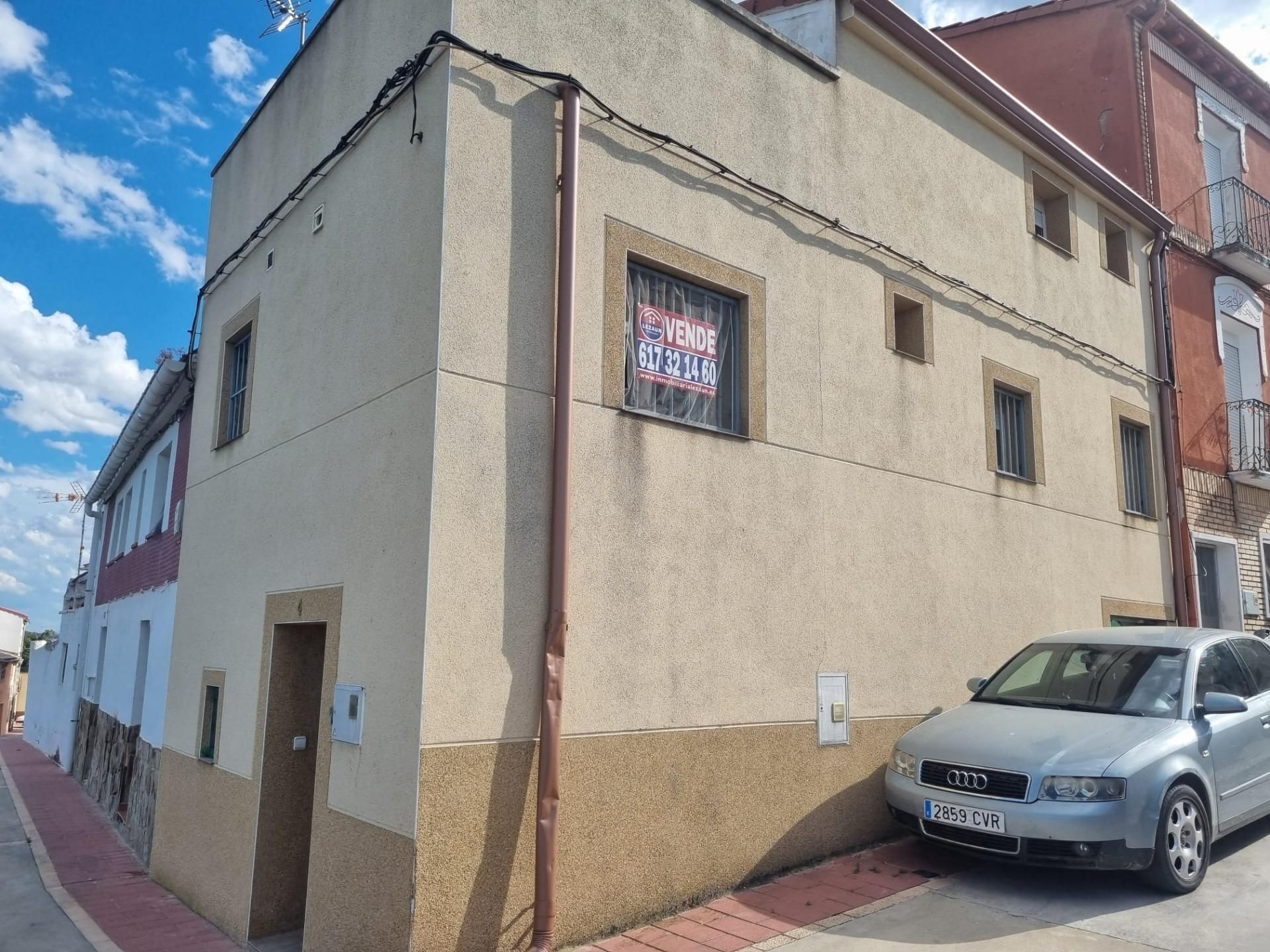 Vista exterior de Casa adosada en venda en Milagro amb Calefacció i Terrassa