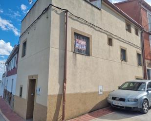 Vista exterior de Casa adosada en venda en Milagro amb Calefacció i Terrassa