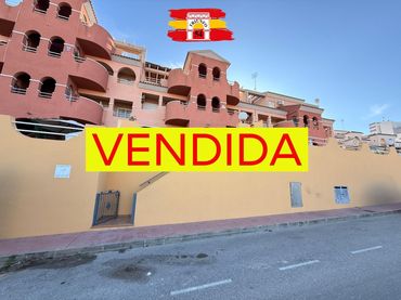 Piano terra con piscina in vendita a Calle Bahamas