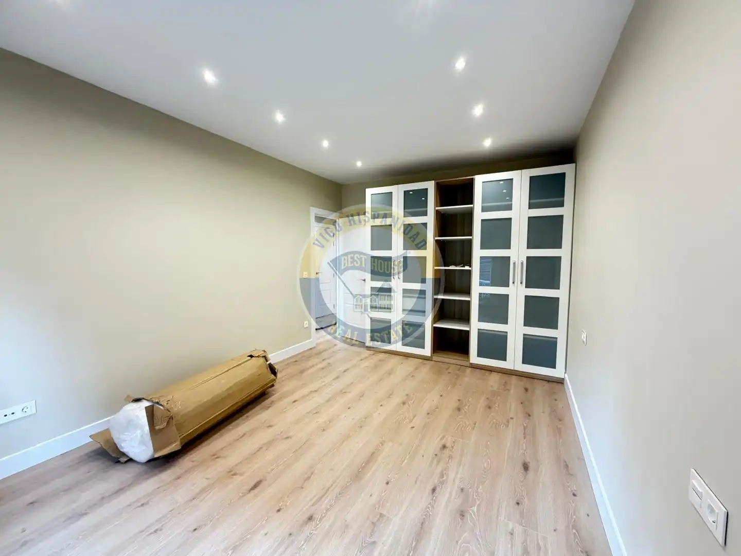 Piso de alquiler en Vigo  con Calefacción, Parquet y Amueblado