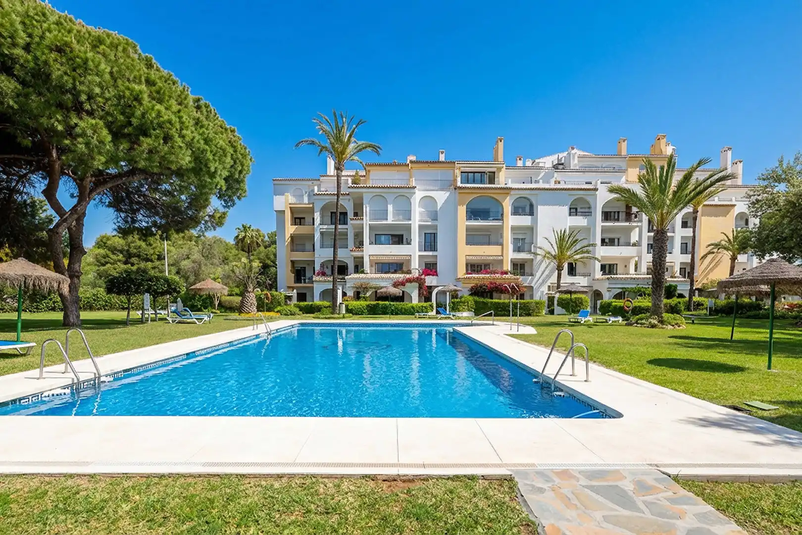 Exterior view of Flat for sale in Marbella  with Air Conditioner, Heating and Terrace