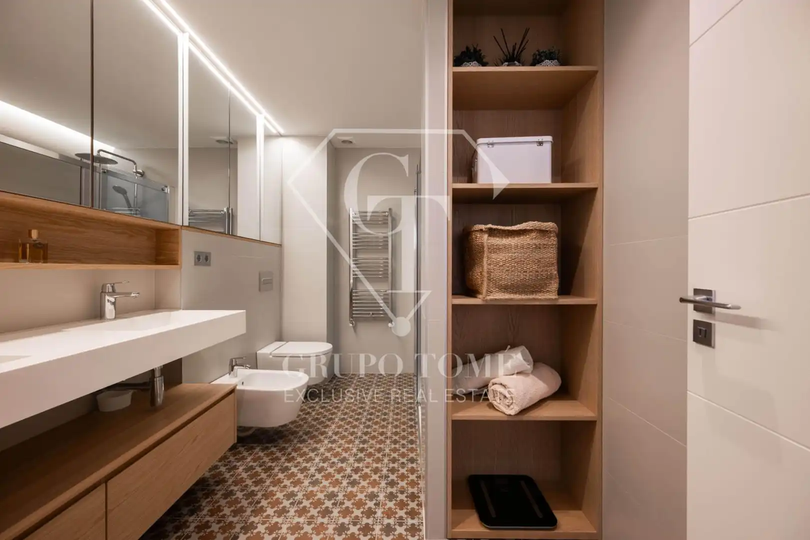 Bathroom of Detached homes for sale in Donostia - San Sebastián   with Heating, Private garden and Terrace