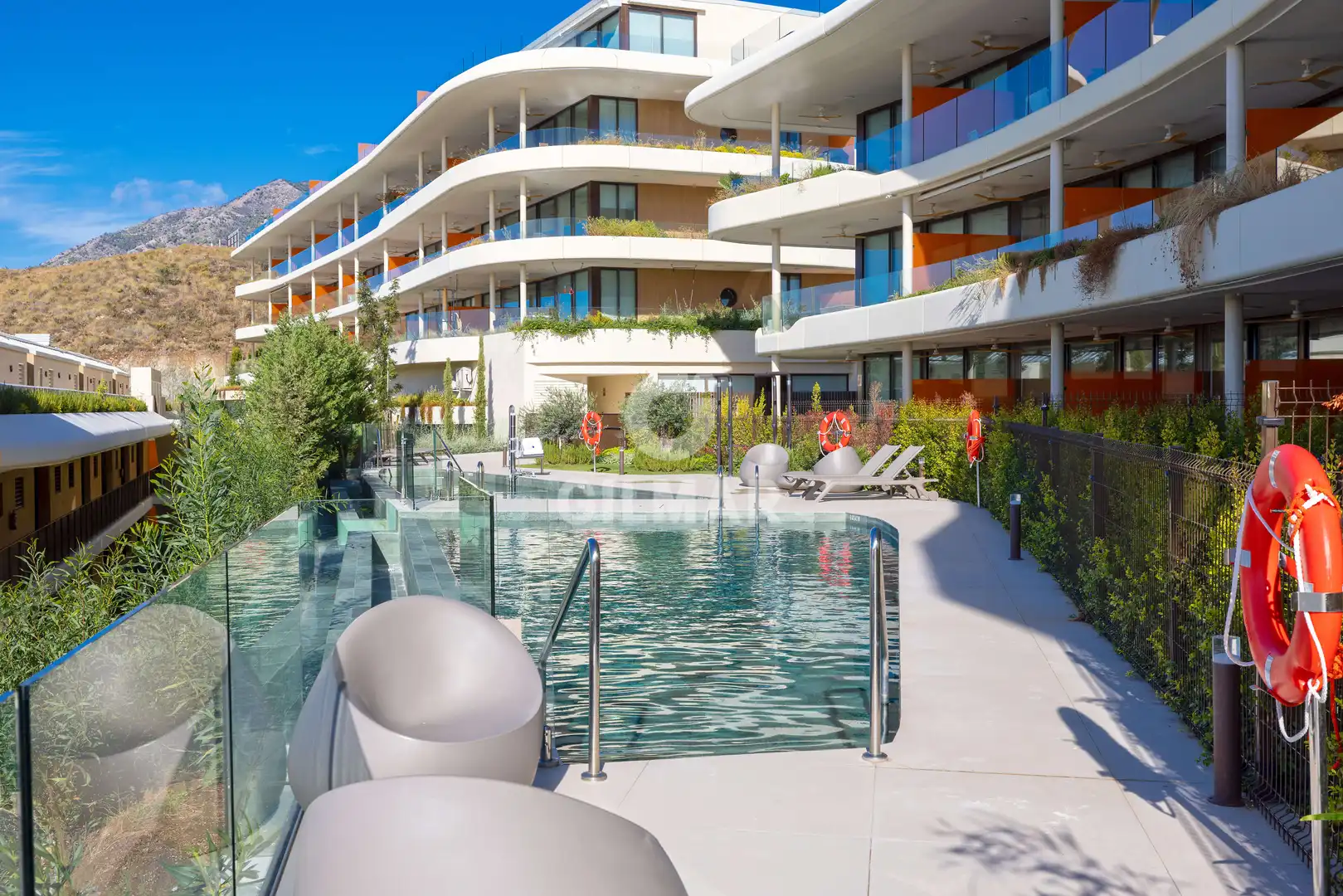 Schwimmbecken von Wohnungen zum Verkauf in Fuengirola mit Heizung, Privatgarten und Abstellraum