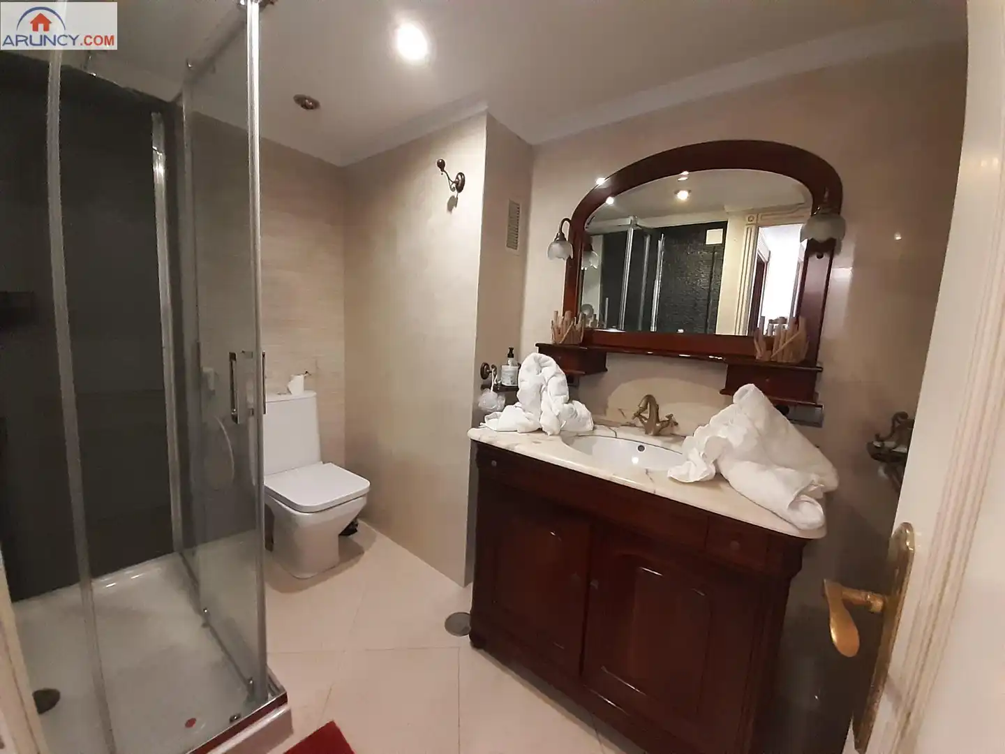 Badezimmer von Wohnung zur Miete in Sevilla mit Klimaanlage, Privatgarten und Parkett