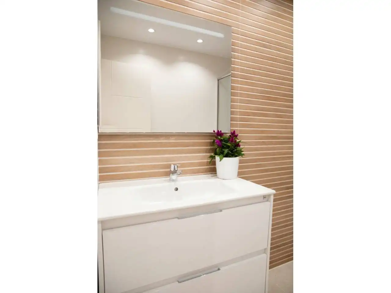 Bathroom of Flat for sale in Laredo  with Heating