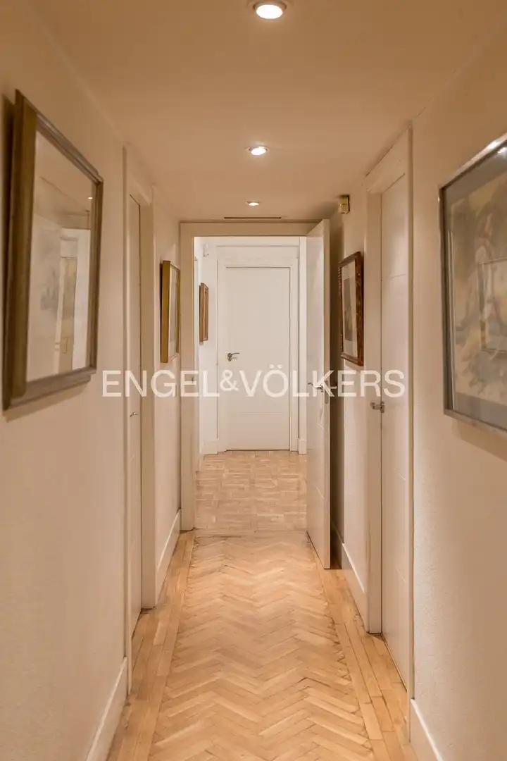 Wohnung zum Verkauf in Madrid mit Klimaanlage, Heizung und Parkett