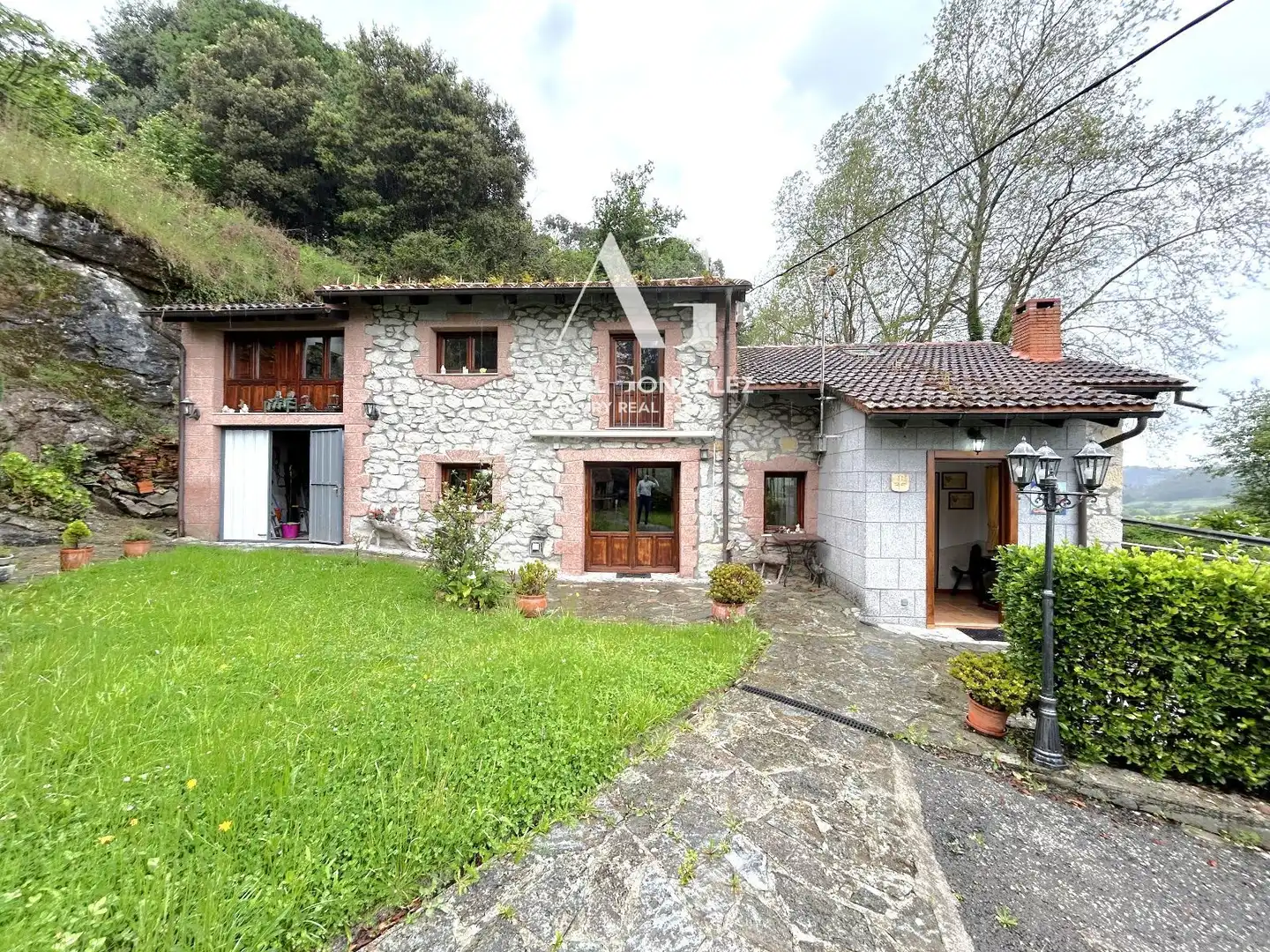 Vista exterior de Casa o chalet en venta en San Vicente de la Barquera con Calefacción, Jardín privado y Amueblado