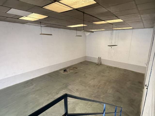 Local comercial en Alquiler en Calle de Luis Vives, 12 en Sudeste Industrial