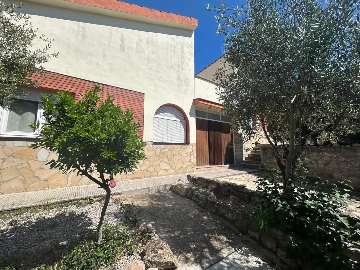 Exterior view of Houses for sale in La Pobla de Claramunt  with Private garden and Storage room