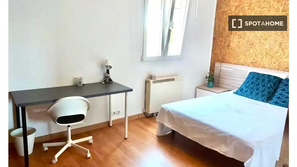 Bedroom of Flat for share in Madrid  with Air Conditioner, Heating and Internet