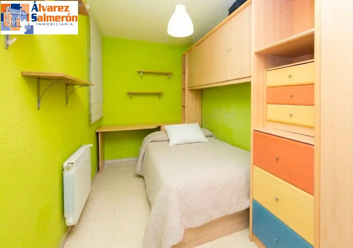 Bedroom of Flat for sale in Granada