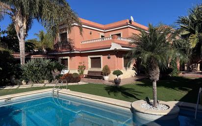 Vista exterior de Casa o xalet en venda en Roquetas de Mar amb Aire condicionat, Traster i Piscina