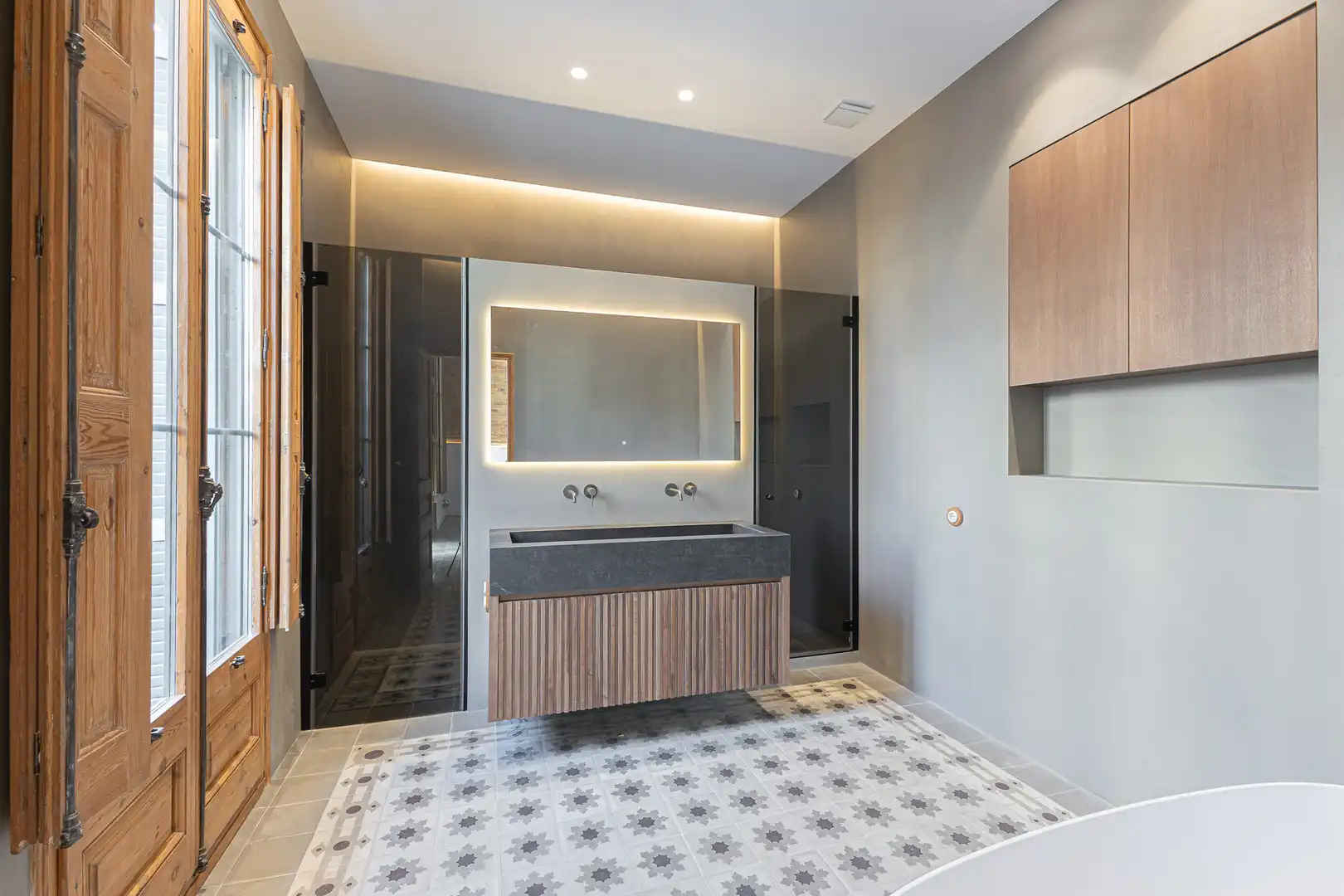 Badezimmer von Wohnung zum Verkauf in Barcelona mit Klimaanlage, Heizung und Balkon