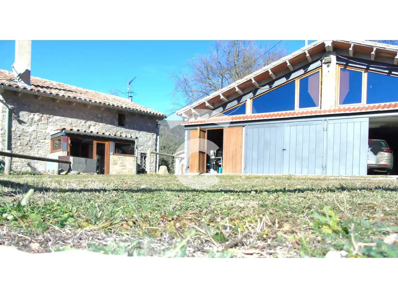 Vista exterior de Finca rústica en venda en Les Llosses amb Calefacció, Jardí privat i Parquet