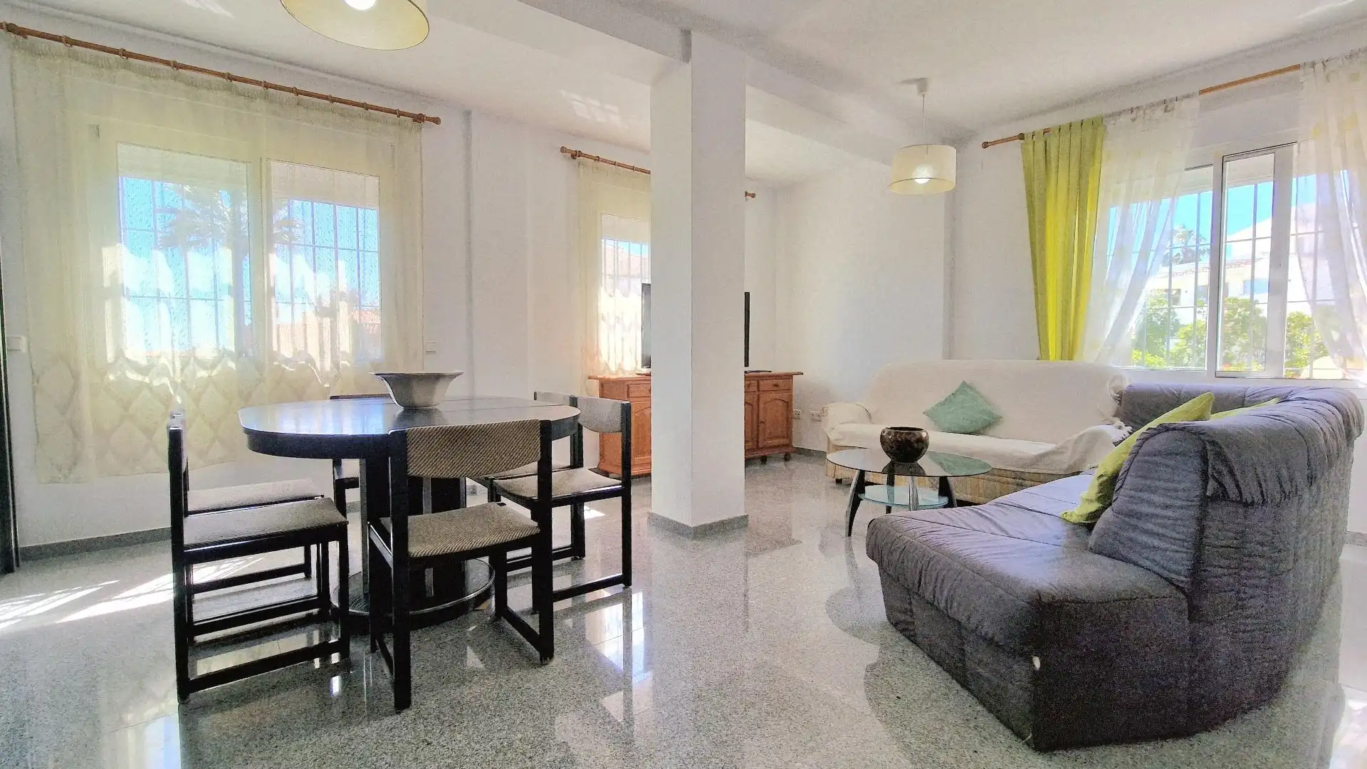 Sala d'estar de Casa o xalet en venda en Mijas amb Aire condicionat, Jardí privat i Terrassa