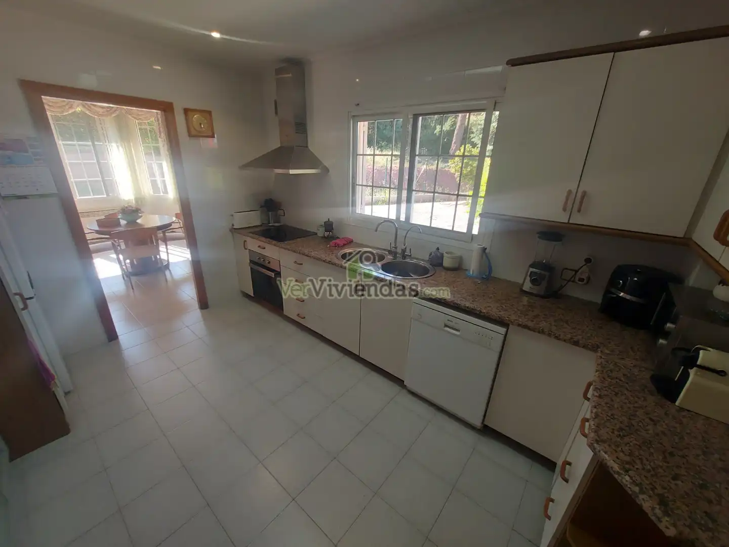 Cuina de Casa o xalet en venda en Torrelles de Llobregat amb Aire condicionat, Calefacció i Jardí privat