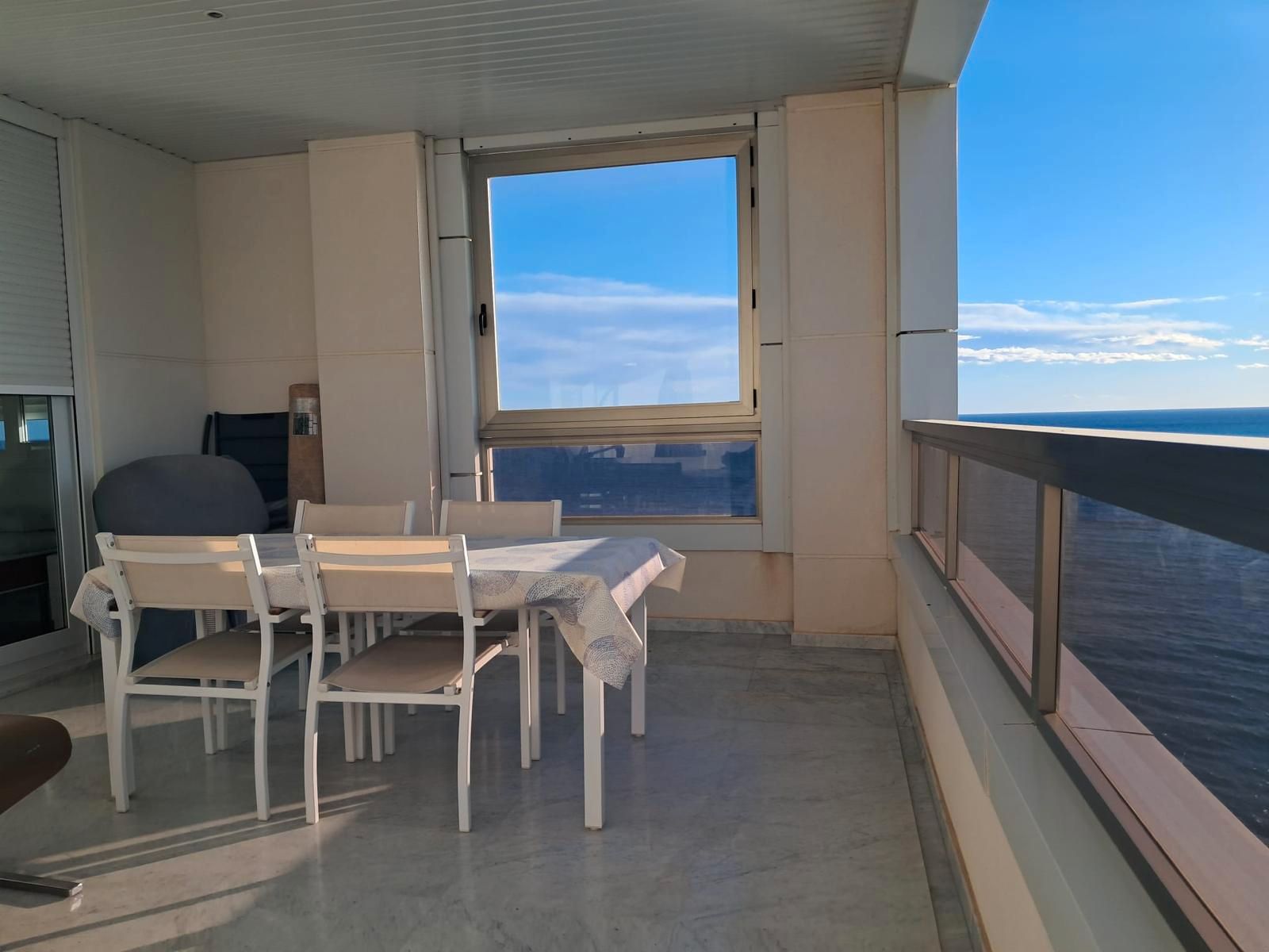 Menjador de Apartament de lloguer en Benidorm amb Aire condicionat, Calefacció i Terrassa