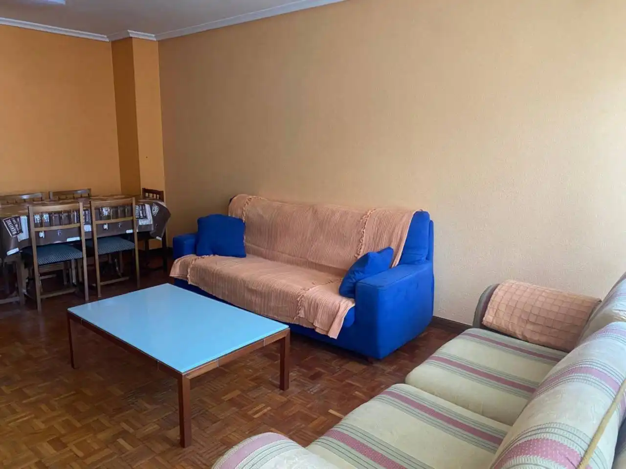 Sala d'estar de Pis de lloguer en Burgos amb Calefacció, Parquet i Terrassa