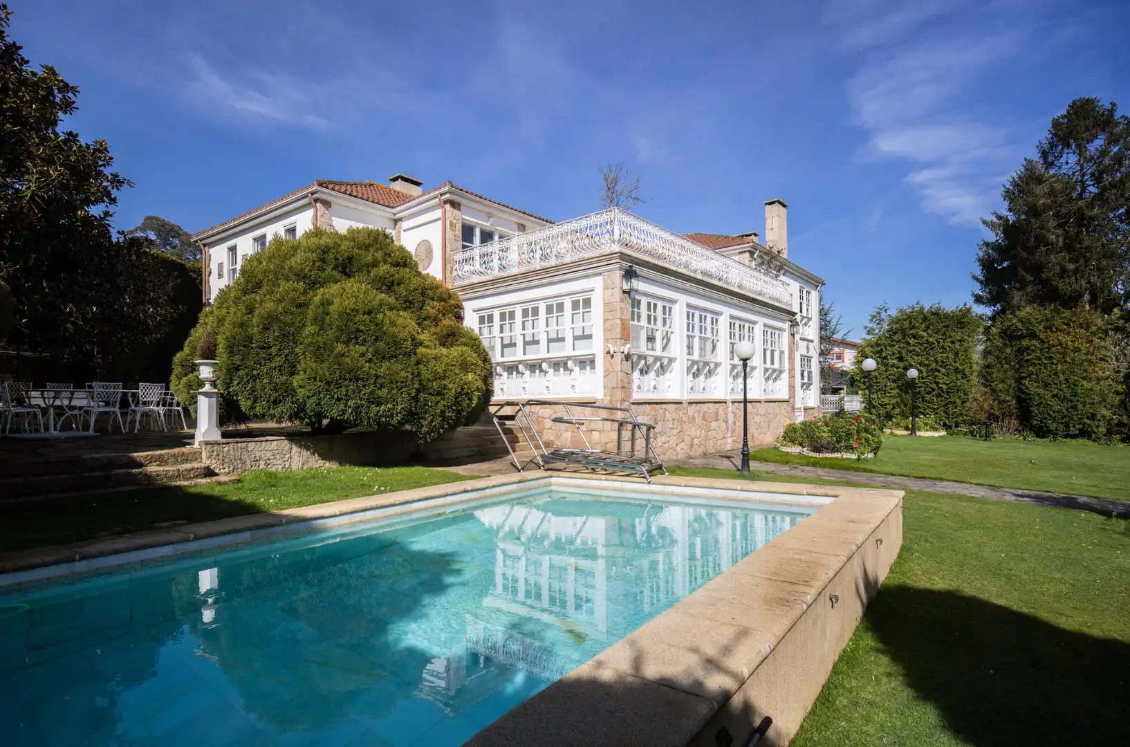Vista exterior de Casa o chalet en venta en Culleredo con Calefacción, Jardín privado y Parquet