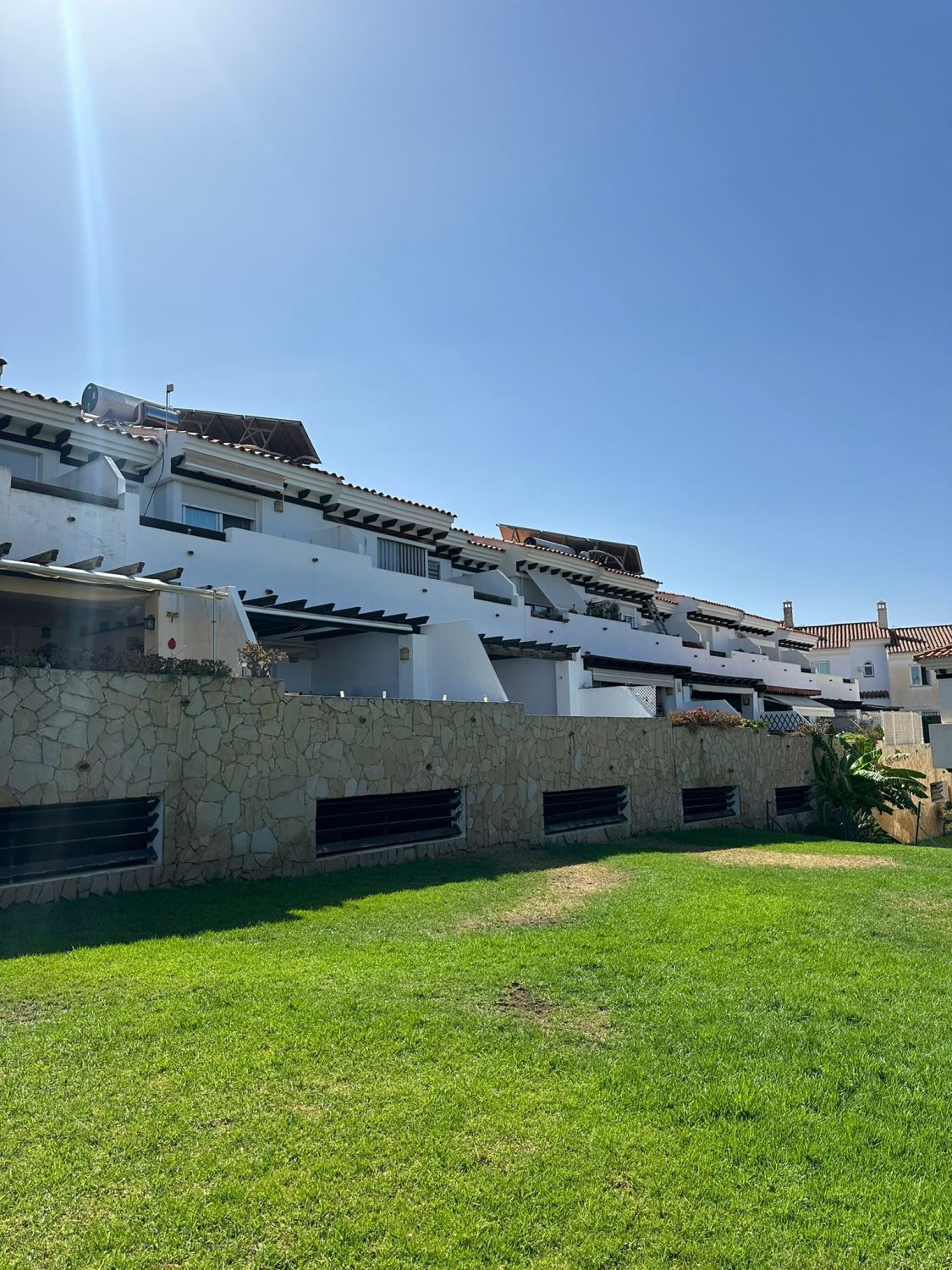 Vista exterior de Casa o xalet en venda en Mijas amb Calefacció, Terrassa i Traster