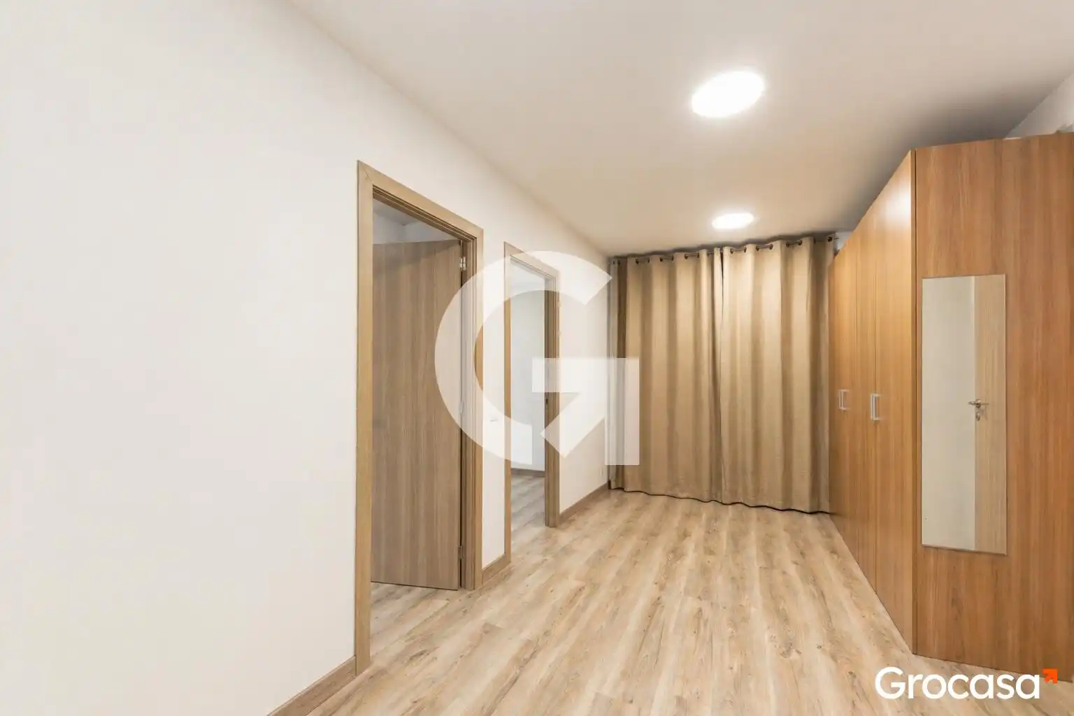 Flat for sale in Barcelona  with Air Conditioner, Oven and Washing machine