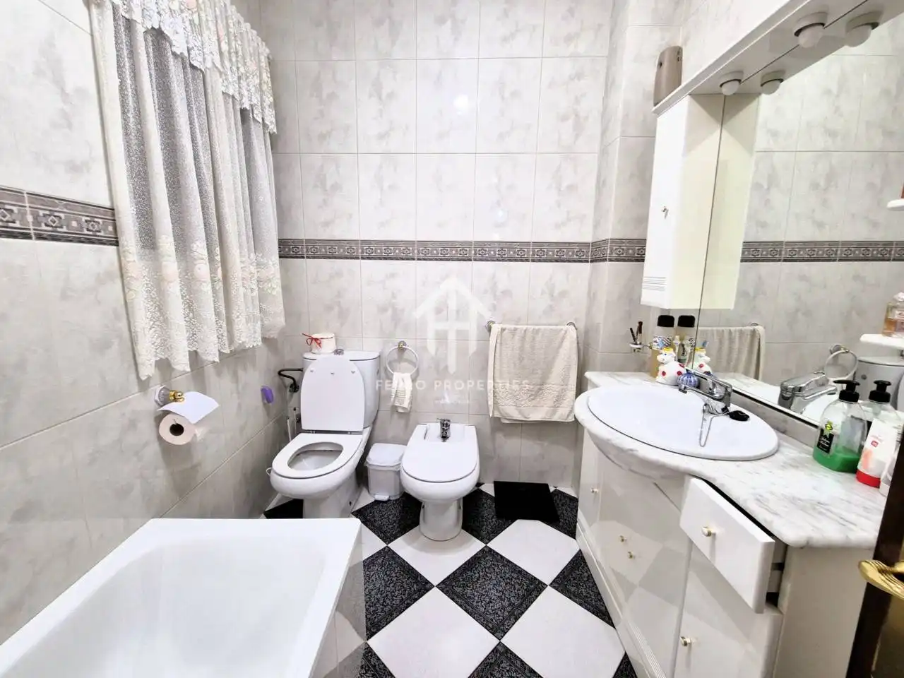 Baño de Piso en venta en Algarinejo con Balcón
