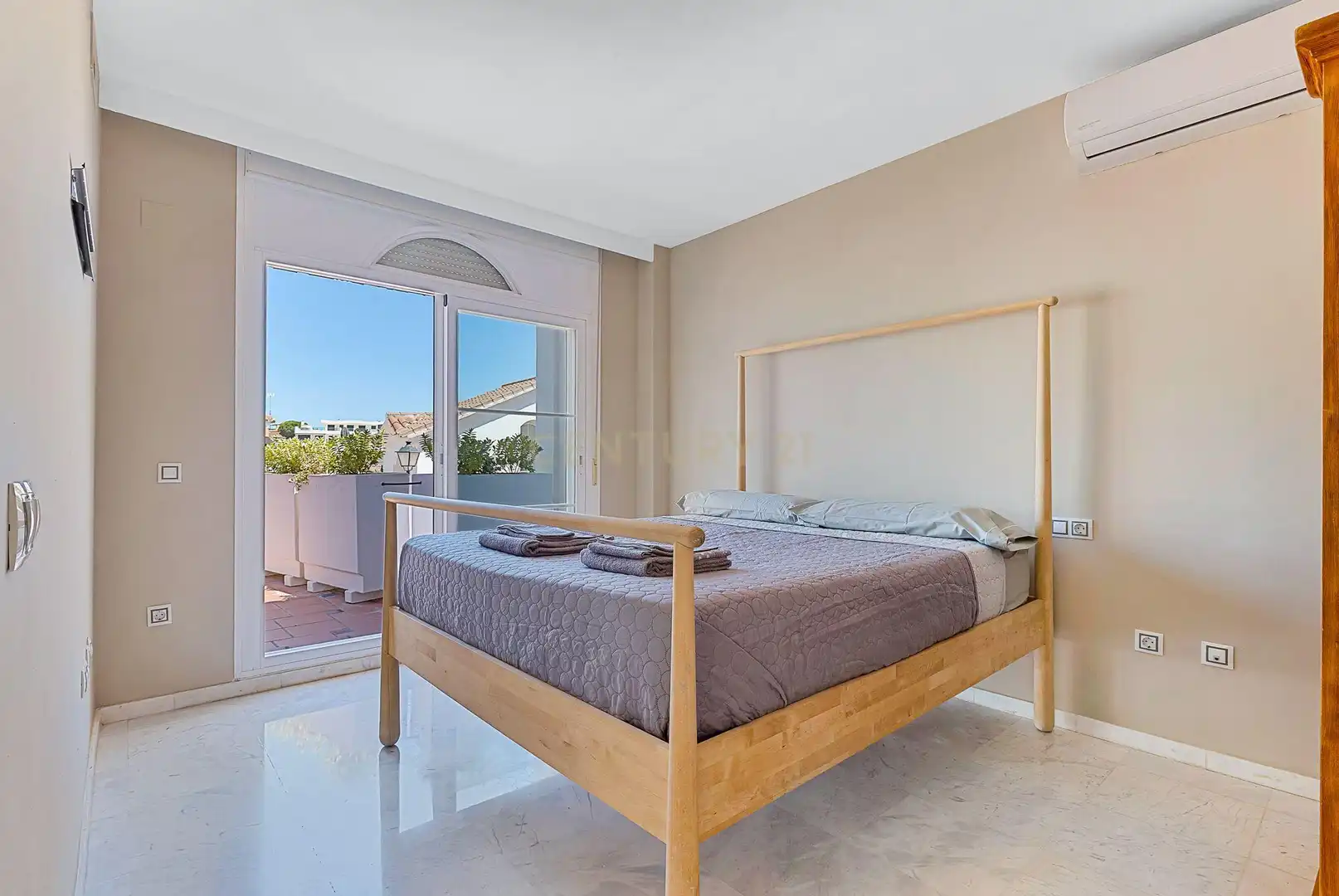 Casa adosada en venta en AV INGENIEROS DE RIVIERA 3 CONJUNTO SUNNY HILLSMIJ, 3, Riviera del Sol
