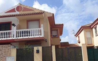 Casa adosada en venda a C/ Olivo, Lebrija