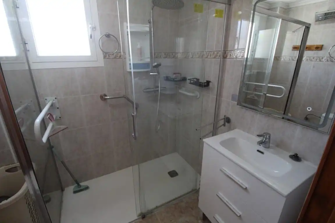 Baño de Casa adosada en venta en Torrevieja con Aire acondicionado, Jardín privado y Terraza