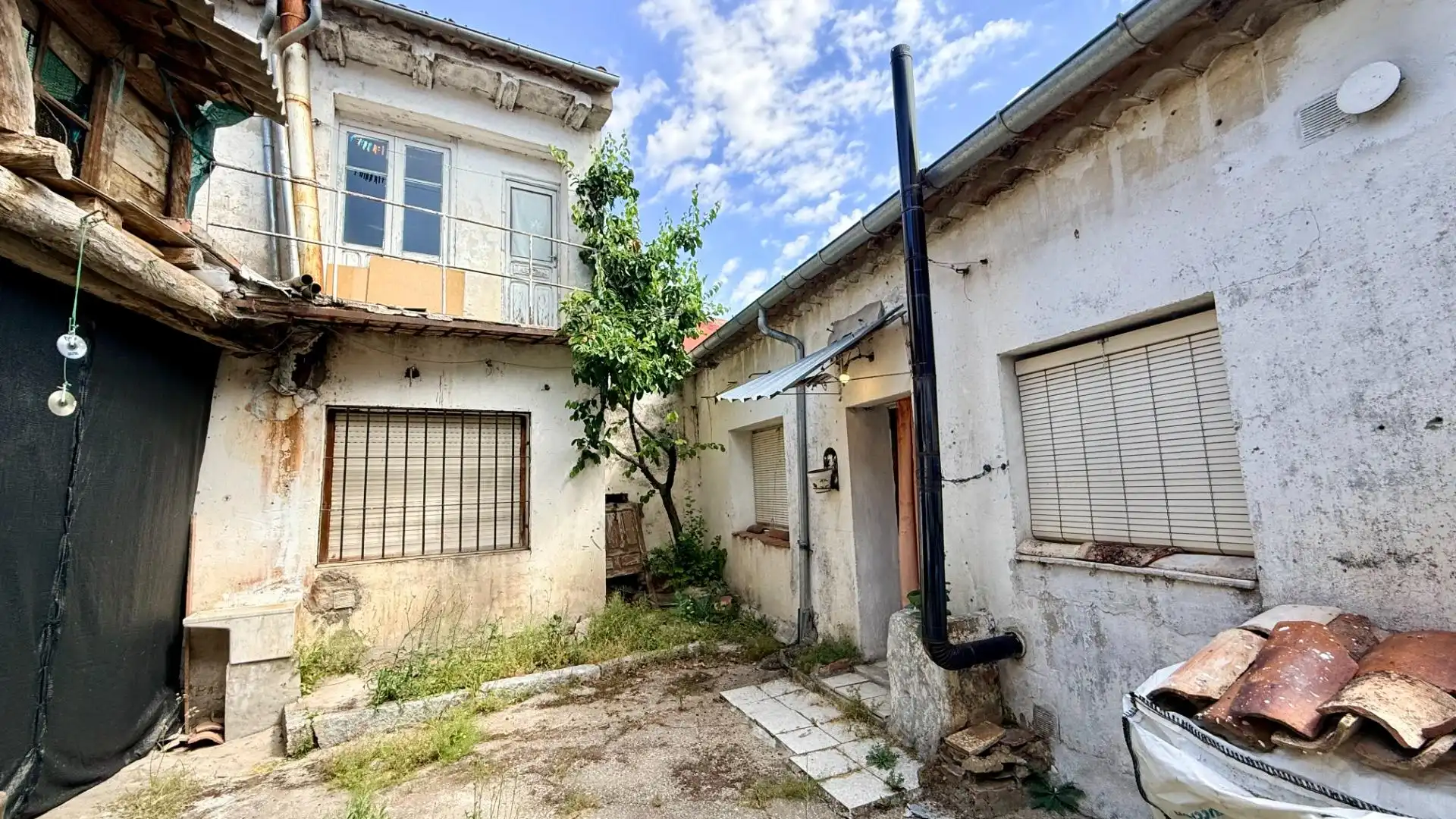 Vista exterior de Casa o xalet en venda en Olombrada amb Moblat i Balcó