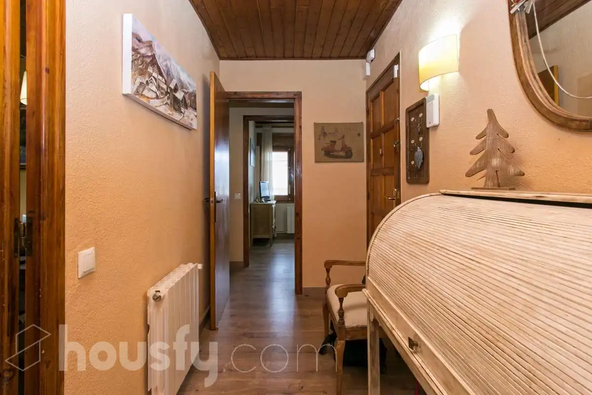 Flat for sale in Alp  with Air Conditioner, Heating and Terrace