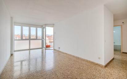 Sala d'estar de Pis en venda en Salt amb Terrassa