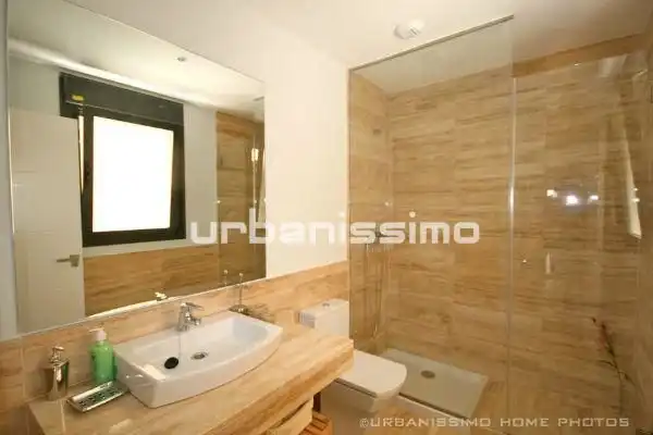 Baño de Apartamento de alquiler en Madrid con Aire acondicionado, Calefacción y Amueblado