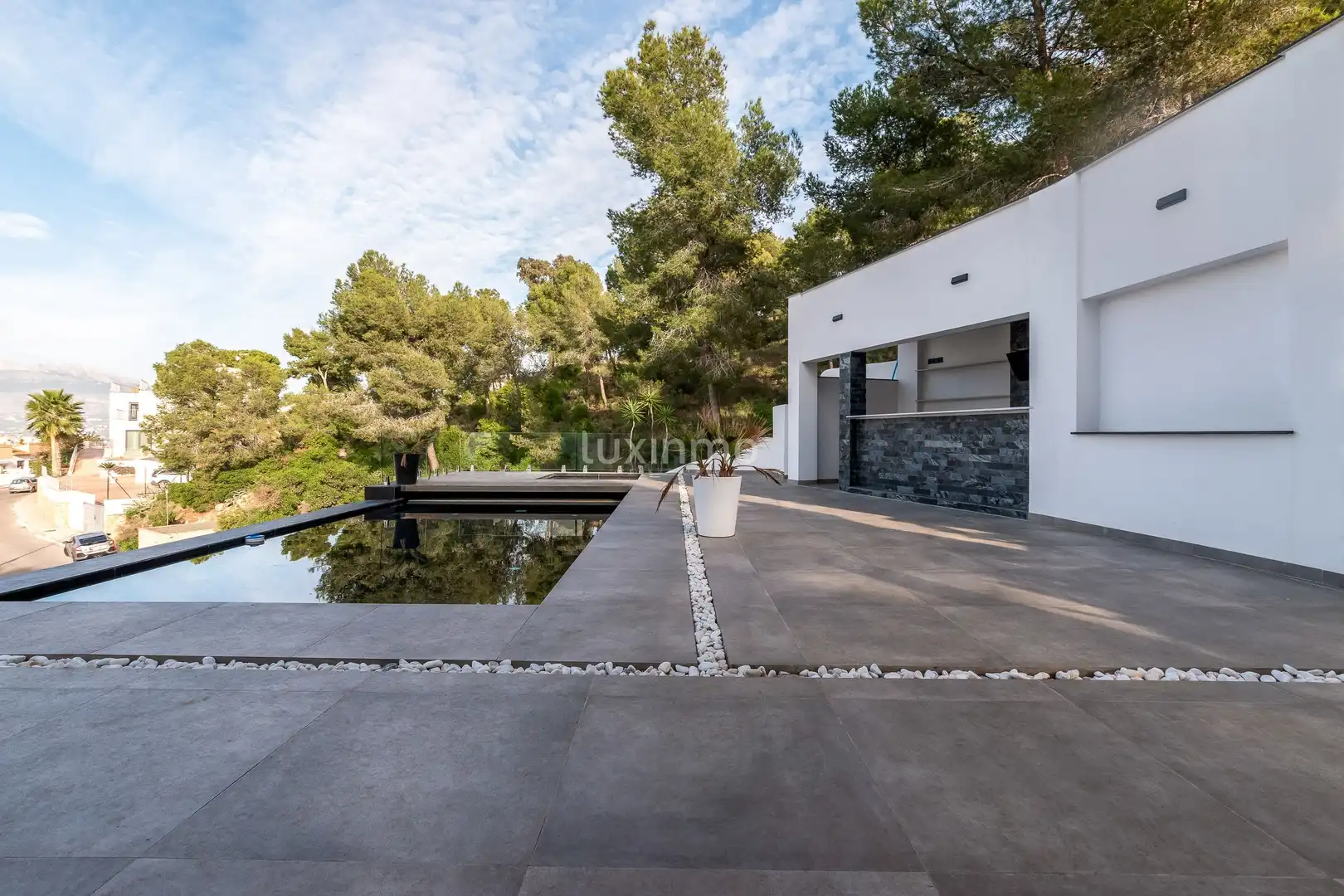 Vista exterior de Casa o xalet en venda en L'Alfàs del Pi amb Aire condicionat, Calefacció i Jardí privat