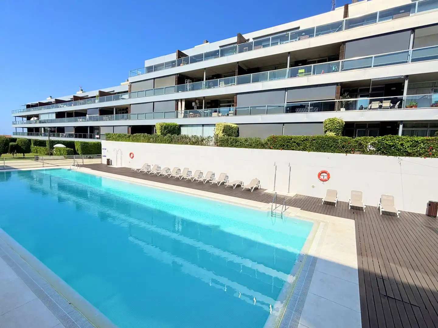 Piscina de Ático en venta en Manilva con Aire acondicionado, Terraza y TV