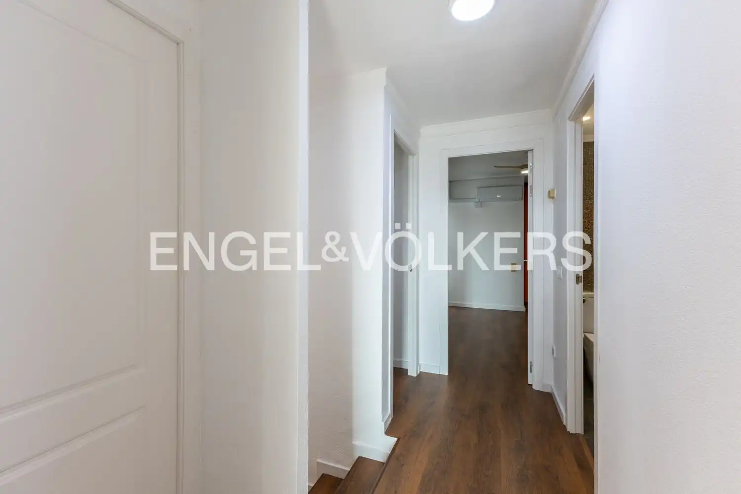 Wohnung zur Miete in Valencia mit Klimaanlage, Heizung und Parkett