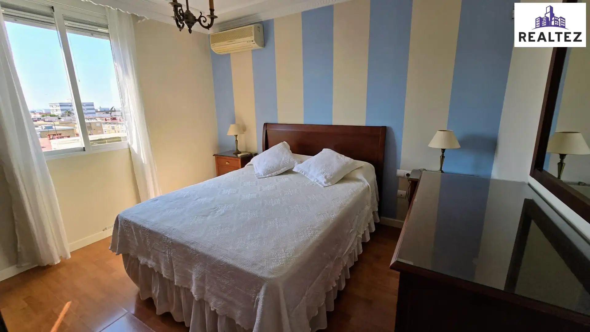 Bedroom of Flat for rent in Jerez de la Frontera  with Air Conditioner, Heating and Parquet flooring
