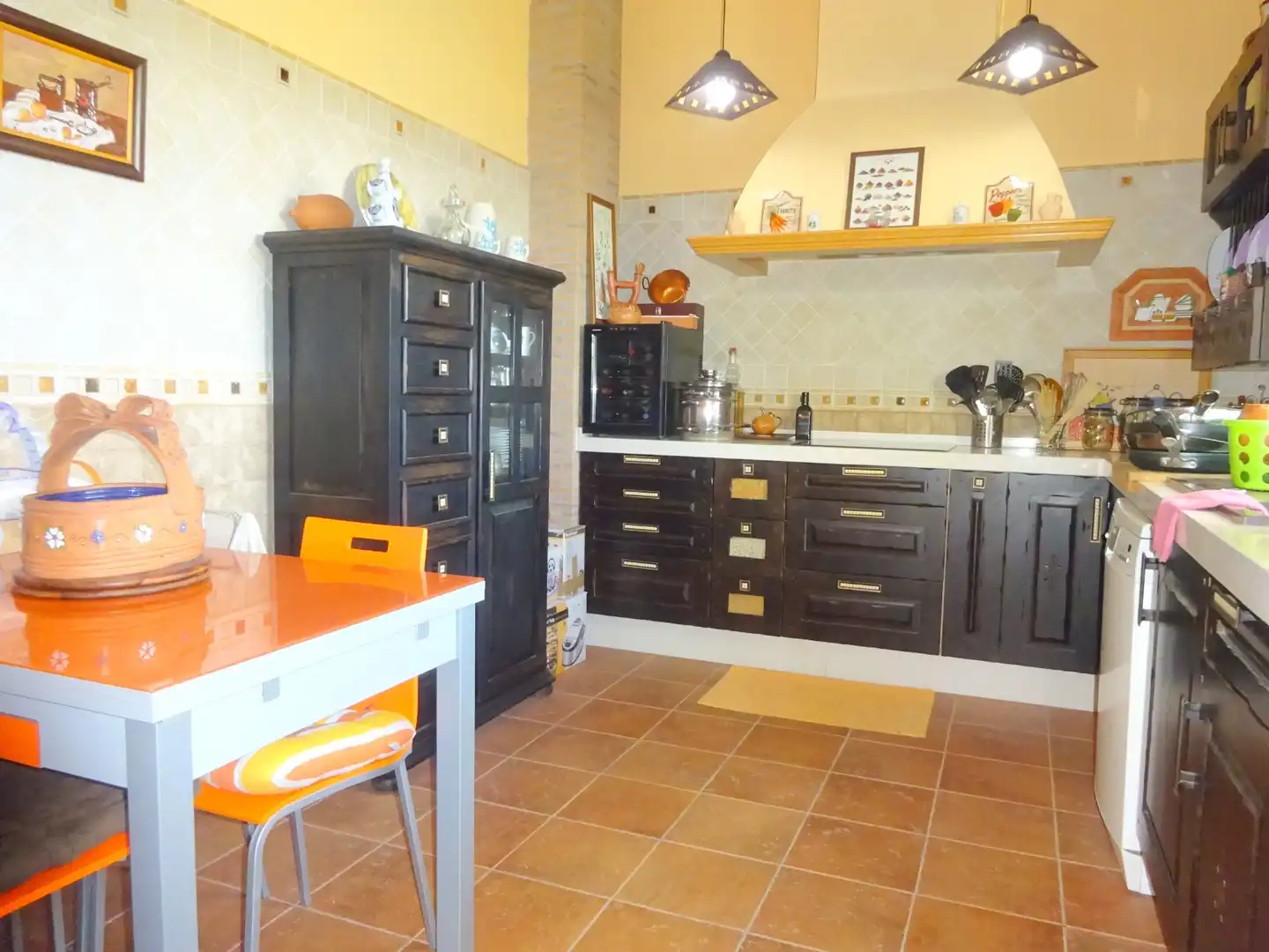 Cuina de Casa o xalet en venda en Alhaurín de la Torre amb Aire condicionat, Jardí privat i Terrassa
